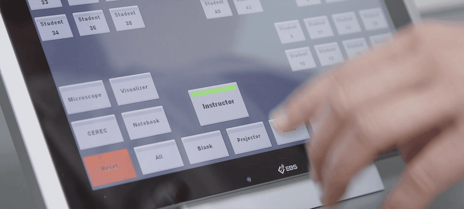 Touch panel at the instructor position showing the seating plan of a training room